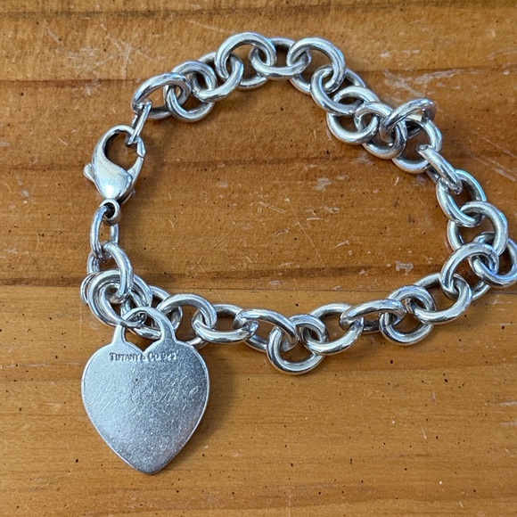 Tiffany and Co 925 Sterling Blank Heart Charm Bracelet, authentic, 7 1/2” - Picture 2 of 6